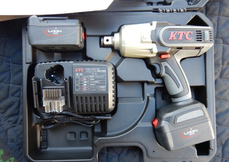 未使用品 KTC 充電インパクトレンチ JTAE681 18V5,0Ah予備電池付セット