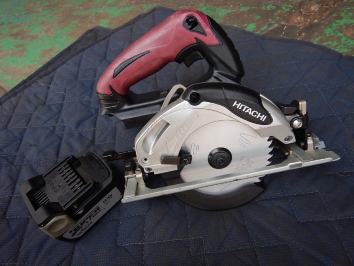 日立 HITACHI C14DSL2 充電マルノコ バッテリ14.4V一個/充電器付き